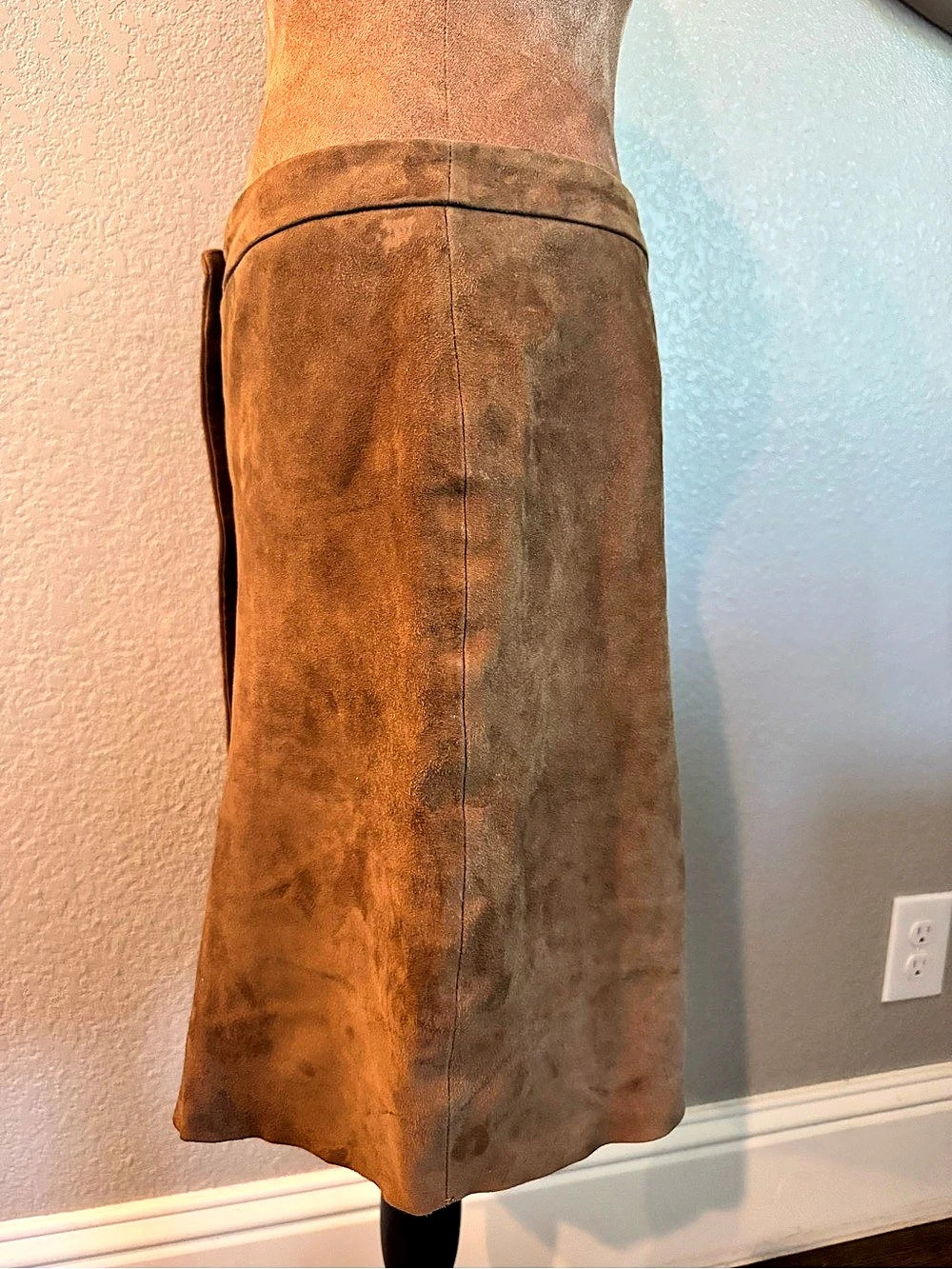 PABLO by Gérard Darel 100% Goat Suede Snap-Front Mini Skirt | Brown | US 6 FR 38 - Picture 6 of 10